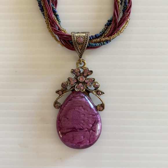 Jewelry - Beautiful burgundy Bohemian necklace.